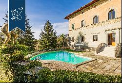 Charming estate with a pool near Florence