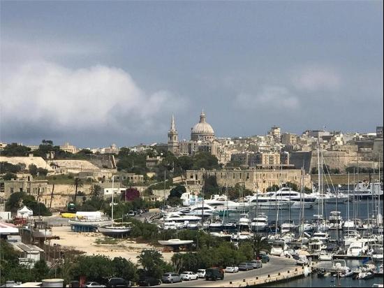 Gzira Penthouse