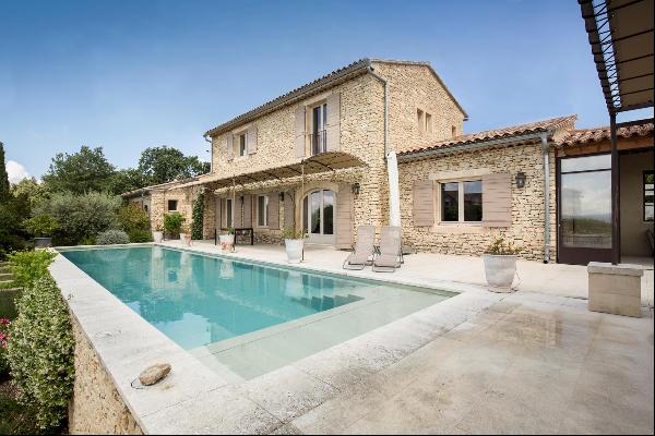 Stone-built property with studio, pool, terraces and grounds for sale in Gordes
