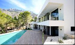 Villa for sale in Alicante, Altea, Sierra Altea, Altea 03590