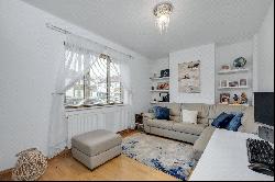 Douglas Road, Esher, Surrey, KT10 8BB