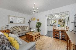 Douglas Road, Esher, Surrey, KT10 8BB