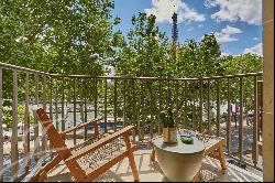 2 bedroom apartment facing the Eiffel Tower