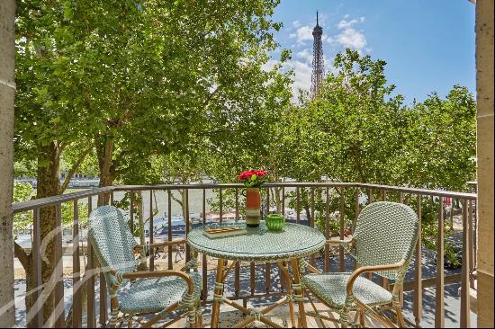 2 bedroom apartment facing the Eiffel Tower