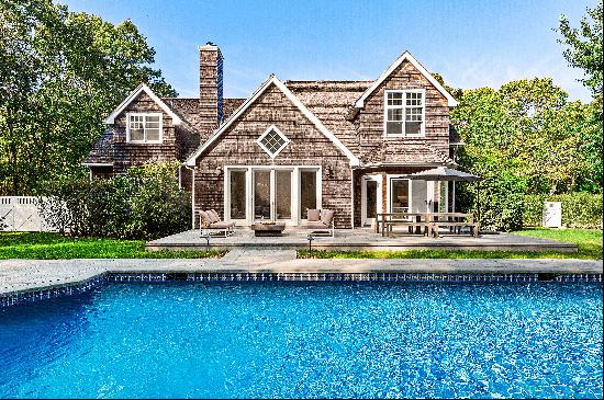 This newly renovated Hamptons home with a beautifully landscaped front driveway welcomes y