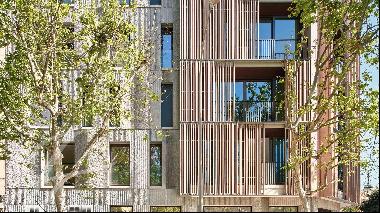 Luxury Residence in Representative Eco-Friendly Building