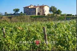 Chianti - ESTATE WITH VINEYARDS AND AGRITURISMO FOR SALE IN TUSCANY