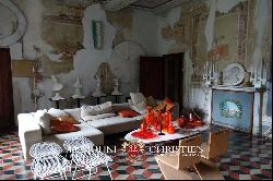 Tuscany - ELEGANT PERIOD VILLA WITH PARK FOR SALE IN TUSCANY