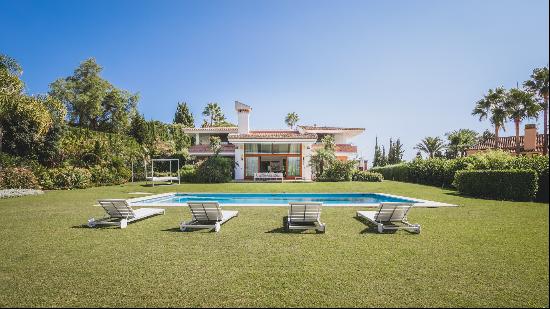 Elegant villa for sale in Hacienda Las Chapas