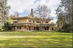 2566 sqm luxury house with pool for sale in Aravaca, Madrid 28023