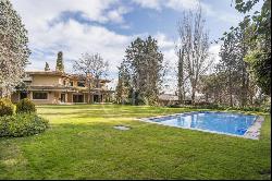 2566 sqm luxury house with pool for sale in Aravaca, Madrid 28023