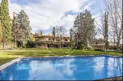 2566 sqm luxury house with pool for sale in Aravaca, Madrid 28023