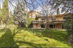 2566 sqm luxury house with pool for sale in Aravaca, Madrid 28023