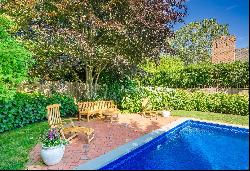 Four Bedrooms, Pool, Cabana, in the Lanes of Amagansett!