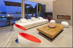 Luxury villa with sea views in the exclusive urbanisation of Vista Alegre.