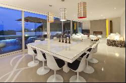Luxury villa with sea views in the exclusive urbanisation of Vista Alegre.