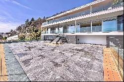 For sale in Vernate prestigious apartment with spectacular views of Lake Lugano