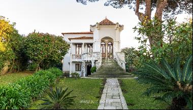 Villa with pool and gardens, for sale, in Francelos, Vila Nova de Gaia, Portugal