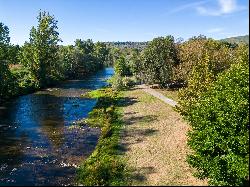 For sale majestic 19th century manor and its park overlooking the river