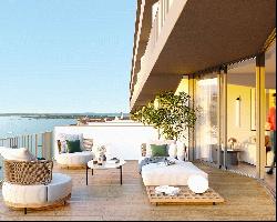 3 Bedroom Apartment, Upon Bay Mundet, Seixal, Setúbal