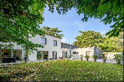 St Nazaire: Sea view villa with garden