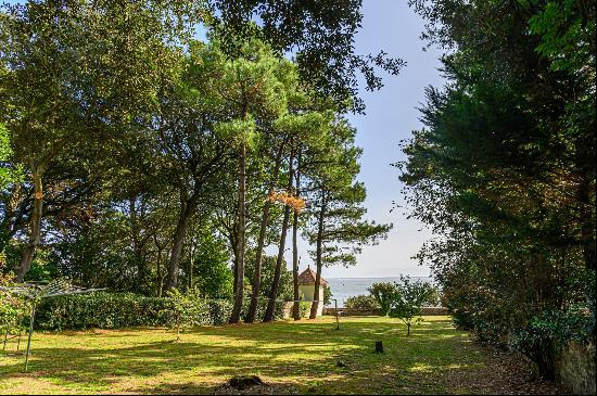 St Nazaire: Sea view villa with garden