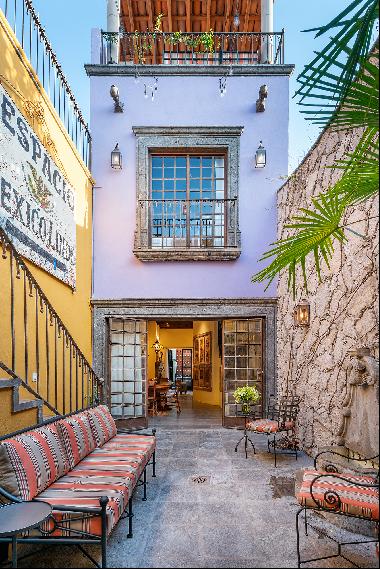 Casa Linda, 2BR with Hotel Bedding, A/C & Rooftop Views