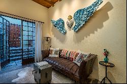 Casa Linda, 2BR with Hotel Bedding, A/C & Rooftop Views