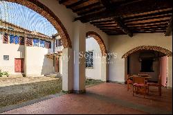 Ancient villa from the 1200s in a prestigious hilly area
