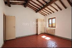 Ancient villa from the 1200s in a prestigious hilly area