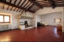 Ancient villa from the 1200s in a prestigious hilly area