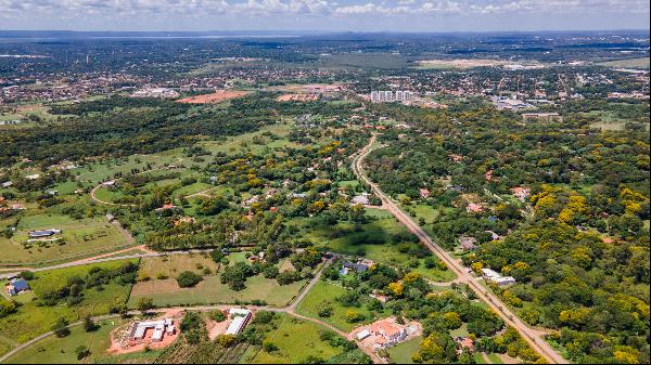 Vast residential lot in Camino del Golf, Surubi'i.