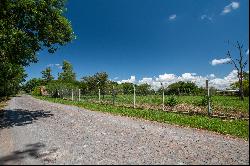 Vast residential lot in Camino del Golf, Surubi'i.