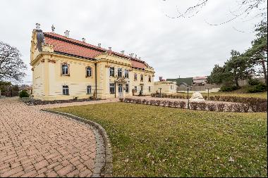 Listed Lordly Manor in Sasinkovo ID 101082