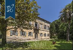 Wonderful luxury property surrounded by the Lucca's enchanting hills