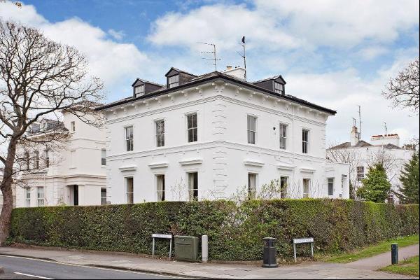 A fabulous raised ground floor three bedroom apartment located on the corner of Park Place