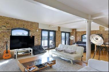 3 bedroom apartment in St Johns Wharf, perfectly situated on Wapping High Street is availa