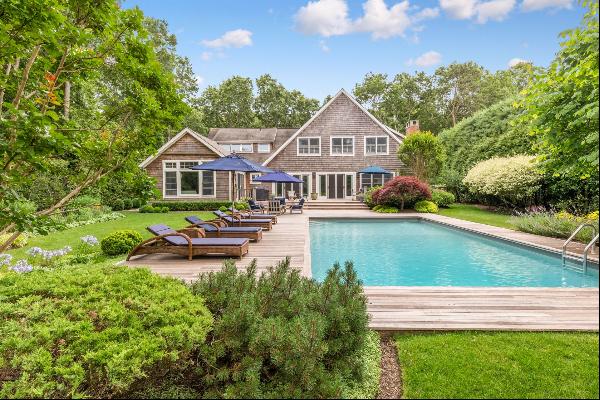 Enjoy 4,000 +/- sq. ft. in this popular Wainscott Modern, featuring four bedrooms and four