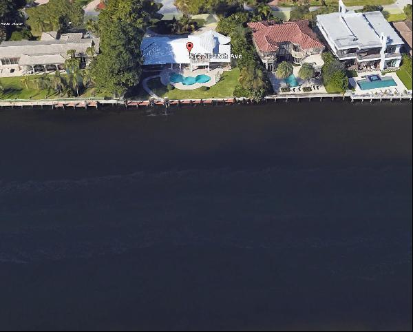 This is a rare opportunity to own one of the largest lots on the Intracoastal. This OVERSI