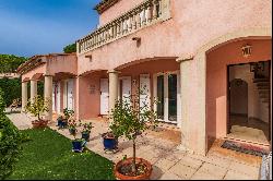 Provencal-style villa with swimming pool in private domain