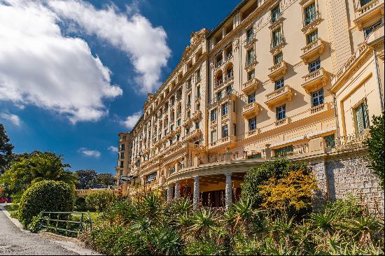 Menton, résidence L'Imperial - 2-beds apartment for sale.