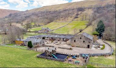 Stonelands Farmyard Cottages, and Dubb Croft Barn BD23