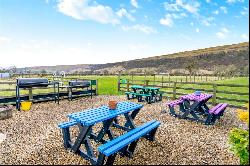 Stonelands Farmyard Cottages, and Dubb Croft Barn BD23