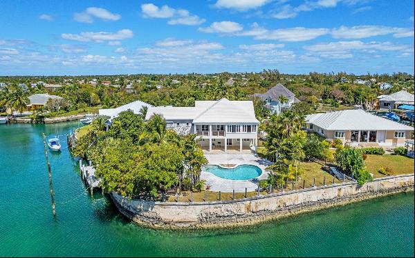 Canal Front Home in Port New Providence