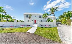 Canal Front Home in Port New Providence