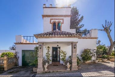 Detached Villa with holiday licence and panoramic views of Seville