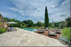 Splendid bastide nestled in a vineyard