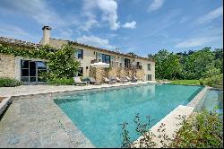 Splendid bastide nestled in a vineyard