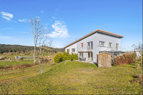 Superb semi-detached house with view of the surrounding countryside