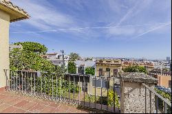 House on extraordinary location in Monjuic with panoramic views of Barcelona